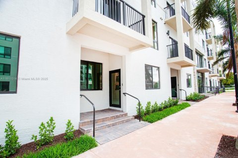 Copropriété à louer à Doral, Floride: 4 chambres, 139.91 m2 № 1758577 - photo 1