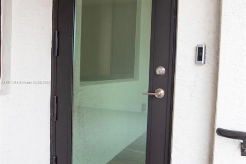 Copropriété à louer à Doral, Floride: 4 chambres, 139.91 m2 № 1758577 - photo 5