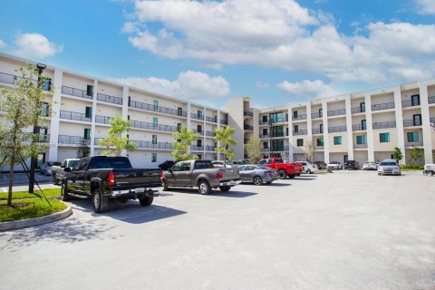 Copropriété à louer à Doral, Floride: 4 chambres, 139.91 m2 № 1758577 - photo 25