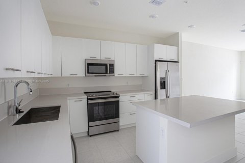 Copropriété à louer à Doral, Floride: 4 chambres, 139.91 m2 № 1758577 - photo 10