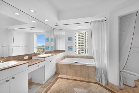 Condominio en venta en Aventura, Florida, 3 dormitorios, 226.68 m2 № 1468164 - foto 3