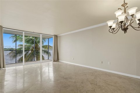 Condominio en venta en Miami, Florida, 1 dormitorio, 81.1 m2 № 2001540 - foto 2