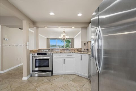 Condominio en venta en Miami, Florida, 1 dormitorio, 81.1 m2 № 2001540 - foto 10