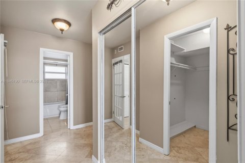 Condominio en venta en Miami, Florida, 1 dormitorio, 81.1 m2 № 2001540 - foto 28
