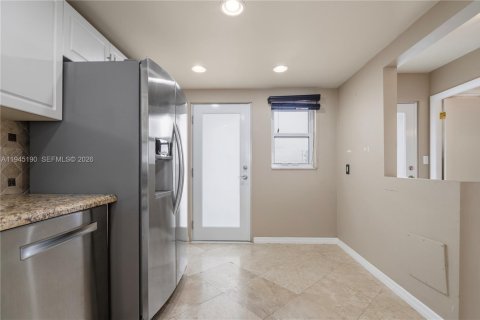 Condominio en venta en Miami, Florida, 1 dormitorio, 81.1 m2 № 2001540 - foto 13