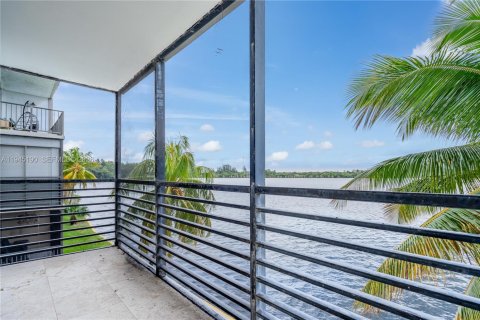Condominio en venta en Miami, Florida, 1 dormitorio, 81.1 m2 № 2001540 - foto 17
