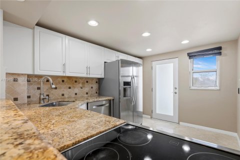 Condominio en venta en Miami, Florida, 1 dormitorio, 81.1 m2 № 2001540 - foto 12