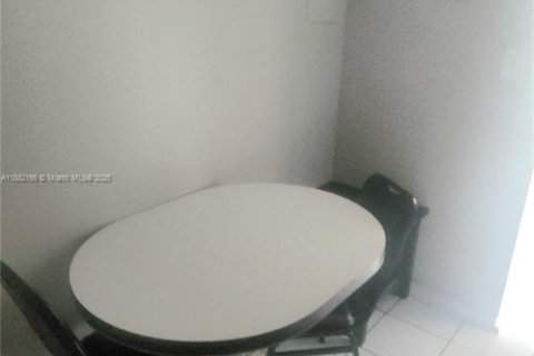 Copropriété à louer à Hallandale Beach, Floride: 1 chambre, 80.82 m2 № 1929896 - photo 14