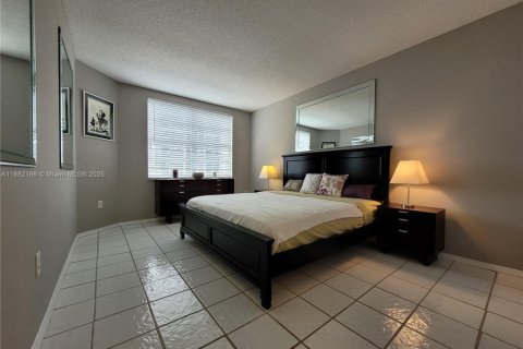 Copropriété à louer à Hallandale Beach, Floride: 1 chambre, 80.82 m2 № 1929896 - photo 2