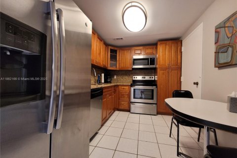 Copropriété à louer à Hallandale Beach, Floride: 1 chambre, 80.82 m2 № 1929896 - photo 4