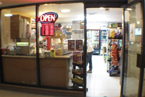 Copropriété à louer à Hallandale Beach, Floride: 1 chambre, 80.82 m2 № 1929896 - photo 24