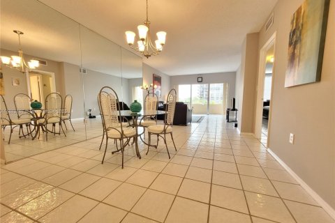 Copropriété à louer à Hallandale Beach, Floride: 1 chambre, 80.82 m2 № 1929896 - photo 6
