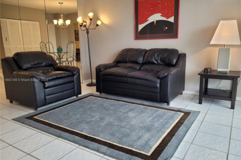 Copropriété à louer à Hallandale Beach, Floride: 1 chambre, 80.82 m2 № 1929896 - photo 15