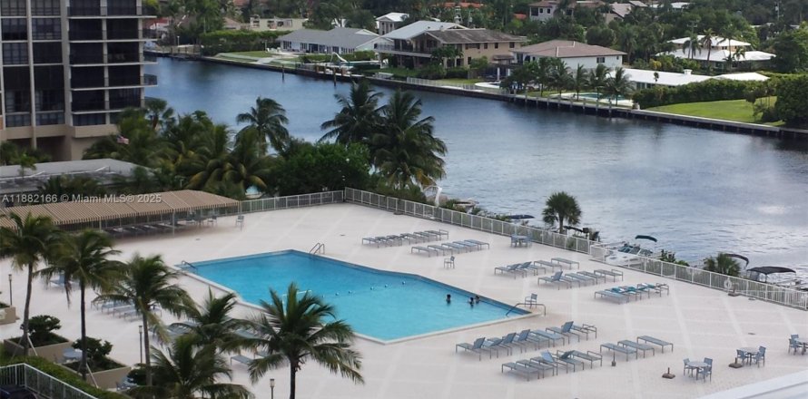Condominio en Hallandale Beach, Florida, 1 dormitorio № 1929896