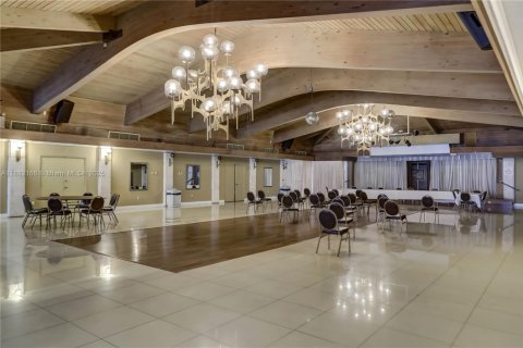 Copropriété à louer à Hallandale Beach, Floride: 1 chambre, 80.82 m2 № 1929896 - photo 17