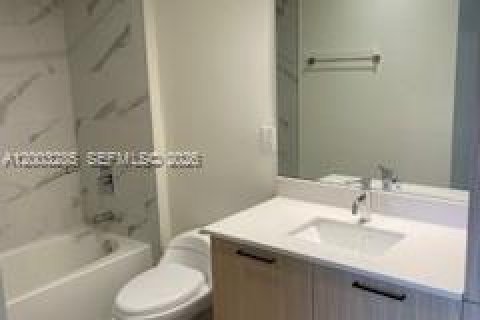 Снять в аренду виллу или дом в Норт-Майами-Бич, Флорида 2 спальни, № 2066774 - фото 8