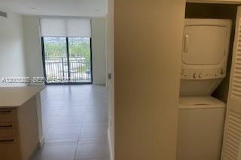 Снять в аренду виллу или дом в Норт-Майами-Бич, Флорида 2 спальни, № 2066774 - фото 9