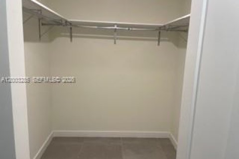 Снять в аренду виллу или дом в Норт-Майами-Бич, Флорида 2 спальни, № 2066774 - фото 3