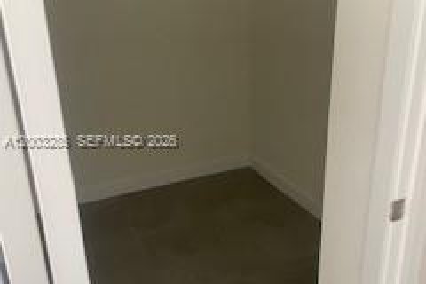 Снять в аренду виллу или дом в Норт-Майами-Бич, Флорида 2 спальни, № 2066774 - фото 4