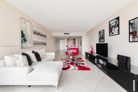 Apartamento en alquiler en Aventura, Florida, 2 dormitorios, 116.13 m2 № 1961480 - foto 17