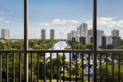Apartamento en alquiler en Aventura, Florida, 2 dormitorios, 116.13 m2 № 1961480 - foto 1
