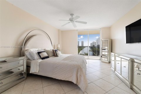 Apartamento en alquiler en Aventura, Florida, 2 dormitorios, 116.13 m2 № 1961480 - foto 19