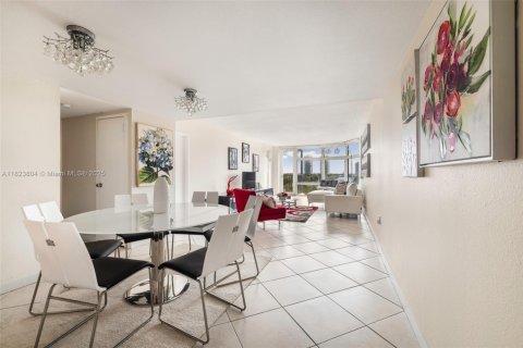 Apartamento en alquiler en Aventura, Florida, 2 dormitorios, 116.13 m2 № 1961480 - foto 10