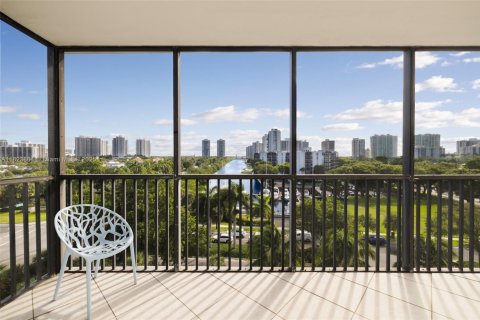 Apartamento en alquiler en Aventura, Florida, 2 dormitorios, 116.13 m2 № 1961480 - foto 2
