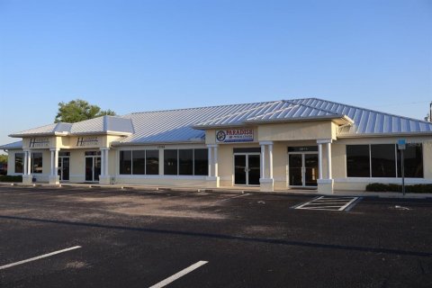 Commercial property in Port Charlotte, Florida 521.18 sq.m. № 2121949 - photo 10