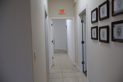 Commercial property in Port Charlotte, Florida 521.18 sq.m. № 2121949 - photo 17