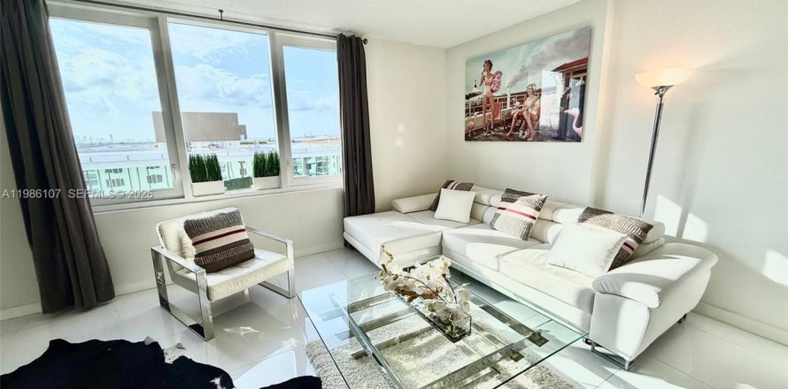 Кондоминиум с 1 спальней в Майами-Бич, Флорида № 2049624