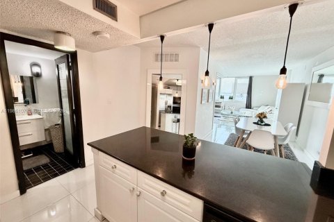 Купить кондоминиум в Майами-Бич, Флорида 1 спальня, 70.61м2, № 2049624 - фото 14