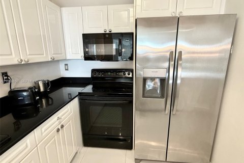 Купить кондоминиум в Майами-Бич, Флорида 1 спальня, 70.61м2, № 2049624 - фото 12