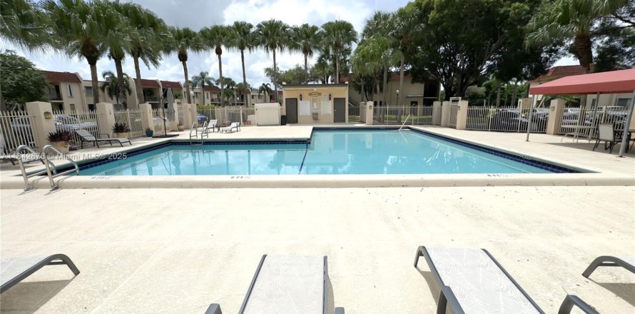 Condominio en Weston, Florida, 2 dormitorios № 1836247