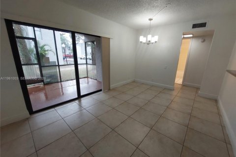 Снять в аренду кондоминиум в Тамарак, Флорида 3 спальни, 108.42м2, № 2022015 - фото 5