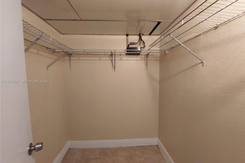 Снять в аренду кондоминиум в Тамарак, Флорида 3 спальни, 108.42м2, № 2022015 - фото 8