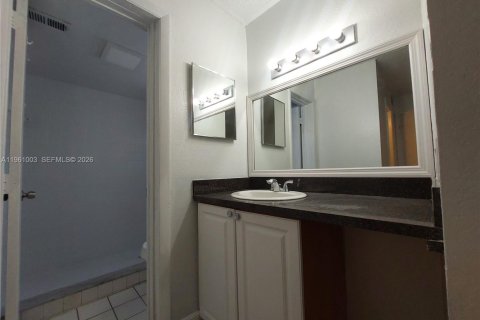 Снять в аренду кондоминиум в Тамарак, Флорида 3 спальни, 108.42м2, № 2022015 - фото 7