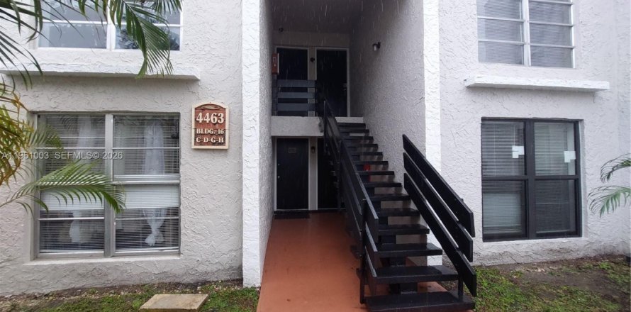 Кондоминиум с 3 спальнями в Тамарак, Флорида № 2022015