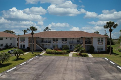 Condo in St. Lucie, Florida, 2 bedrooms  № 2147100