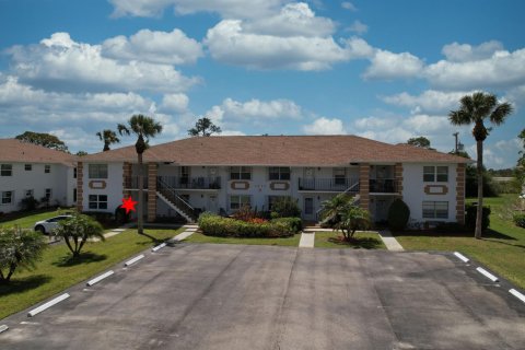 Condo in St. Lucie, Florida, 2 bedrooms № 2147100 - photo 2