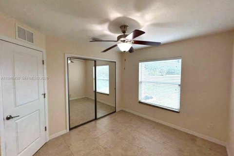 House in North Port, Florida 3 bedrooms № 2002775 - photo 6