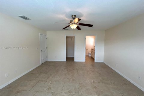 House in North Port, Florida 3 bedrooms № 2002775 - photo 15