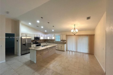 House in North Port, Florida 3 bedrooms № 2002775