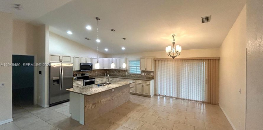 House in North Port, Florida 3 bedrooms № 2002775