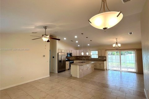 House in North Port, Florida 3 bedrooms № 2002775 - photo 4