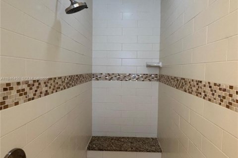 House in North Port, Florida 3 bedrooms № 2002775 - photo 11