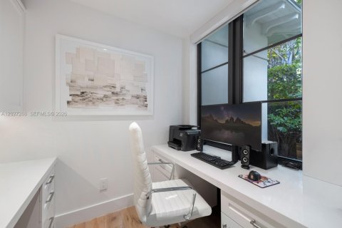 Villa ou maison à vendre à Miami, Floride: 7 chambres № 2077395 - photo 26