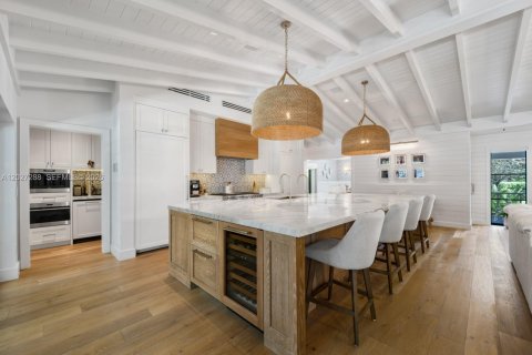 Villa ou maison à vendre à Miami, Floride: 7 chambres № 2077395 - photo 12