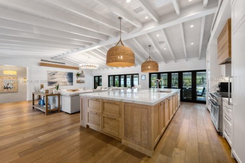 Villa ou maison à vendre à Miami, Floride: 7 chambres № 2077395 - photo 10