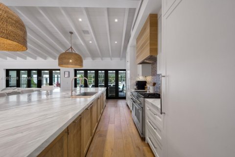 Villa ou maison à vendre à Miami, Floride: 7 chambres № 2077395 - photo 9